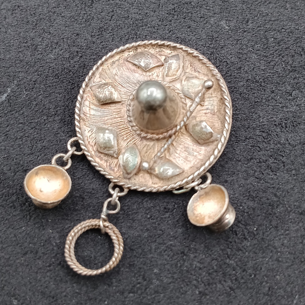 Sweet 1940s Vintage Mexican Sombrero with Dangling Charms .925 Silver